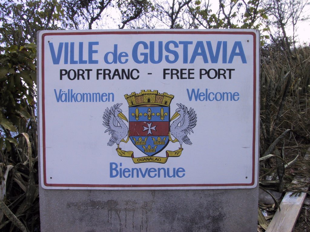 Välkomstskylt till staden Gustavia.