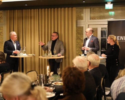 Marcus Rantala, Calle Pettersson, Penna Urrila och Tanja Wennonen-Kärnä diskuterar