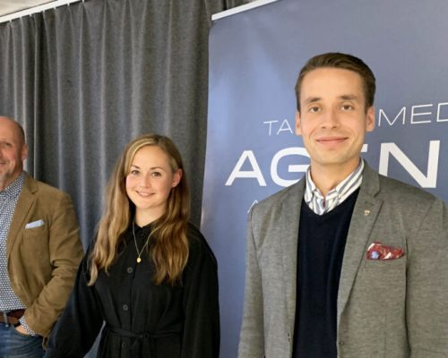 Forskaren Tomas Hanell, fullmäktigeledamot Silja Borgarsdóttir Sandelin (Helsingfors) och kommunstyrelseordförande Henrik Wickström (Ingå).